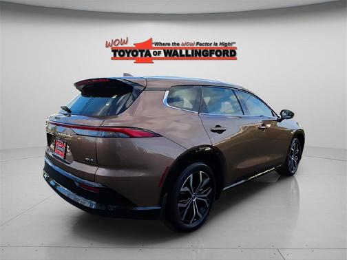 2025 Toyota Crown Signia XLE