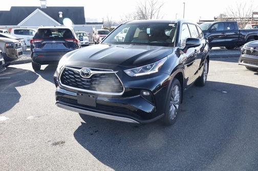 2025 Toyota Highlander Hybrid Platinum