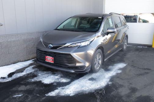 2022 Toyota Sienna LE