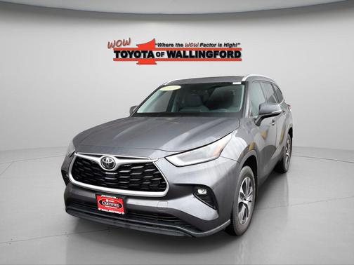 Magnetic Gray Metallic 2021 Toyota Highlander XLE