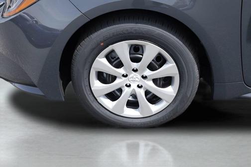 01l7 2026 Toyota Corolla LE