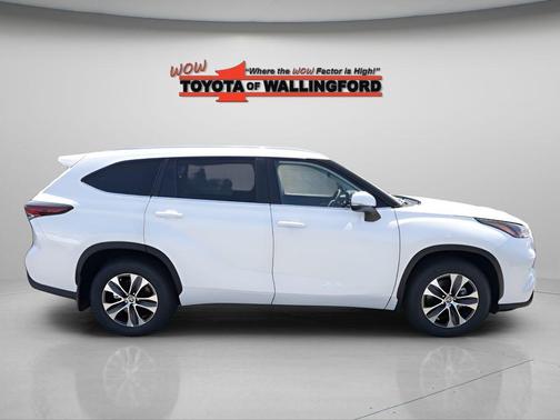 Pearl 2026 Toyota Highlander XLE