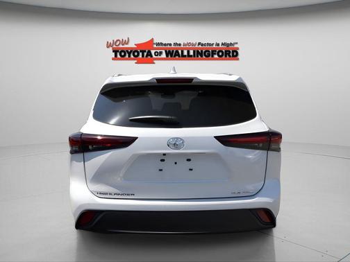 Pearl 2026 Toyota Highlander XLE