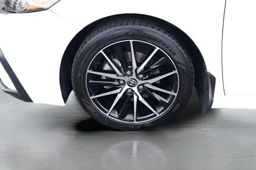 Ice Cap 2023 Toyota Camry SE