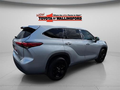 2022 Toyota Highlander LE