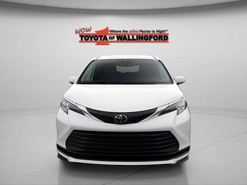 Ice 2026 Toyota Sienna LE