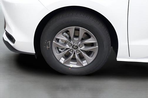 Ice 2026 Toyota Sienna LE