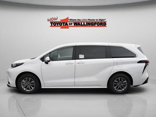 Ice 2026 Toyota Sienna LE