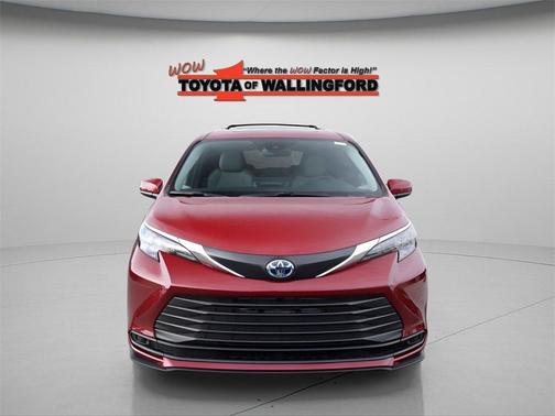 2025 Toyota Sienna LE