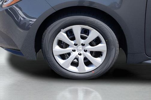 01l7 2026 Toyota Corolla LE