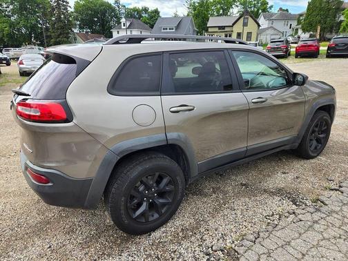 Light Brownstone Pearlcoat 2016 Jeep Cherokee Trailhawk