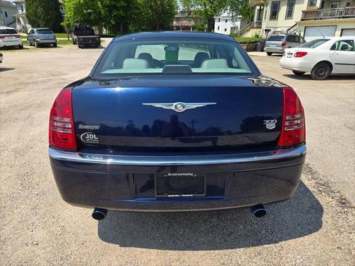 2005 Chrysler 300 Base