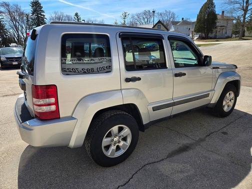 Bright Silver Metallic Clearcoat 2012 Jeep Liberty Sport