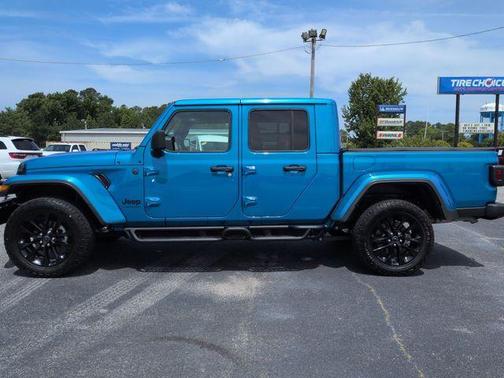 Hydro Blue Pearlcoat 2025 Jeep Gladiator Sport