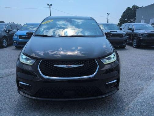 Diamond Black 2026 Chrysler Pacifica Select