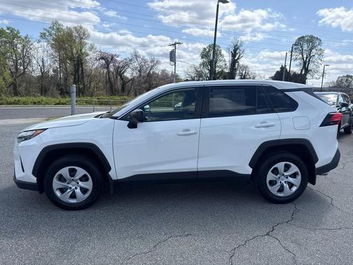 Ice Cap 2025 Toyota RAV4 LE