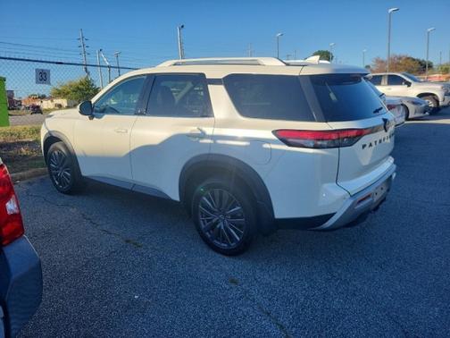 2022 Nissan Pathfinder SL