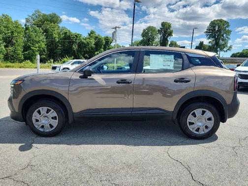 CANYON BRONZE M 2026 Nissan Kicks S