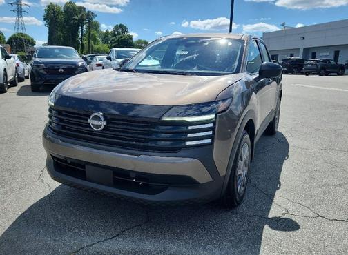 CANYON BRONZE M 2026 Nissan Kicks S