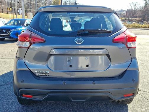 2020 Nissan Kicks S
