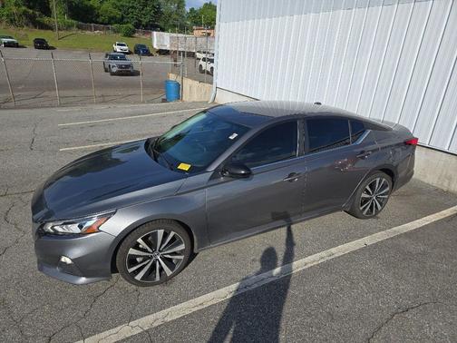 Super Black 2021 Nissan Altima SR FWD
