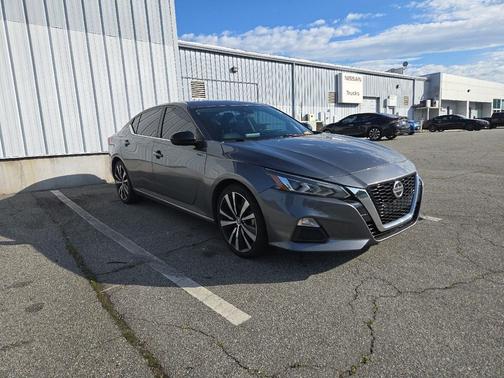 Super Black 2021 Nissan Altima SR FWD