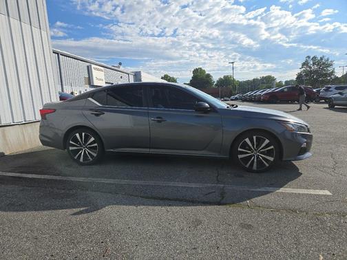 Super Black 2021 Nissan Altima SR FWD