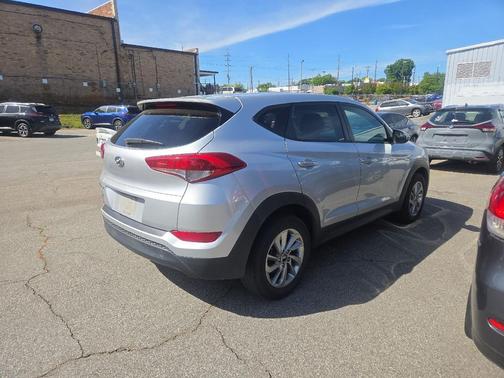 Molten Silver 2018 Hyundai TUCSON SE