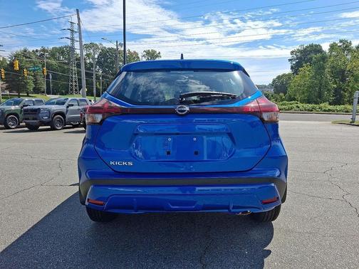 2025 Nissan Kicks S