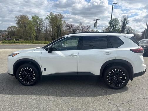 Everest Wht Pearl 2026 Nissan Rogue Dark Armor