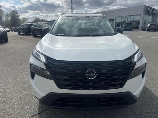 Everest Wht Pearl 2026 Nissan Rogue Dark Armor