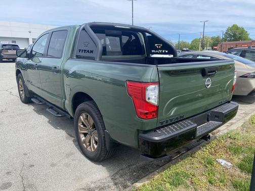 2024 Nissan Titan SV