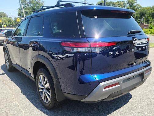 Deep Ocean Blue Pearl 2026 Nissan Pathfinder SL