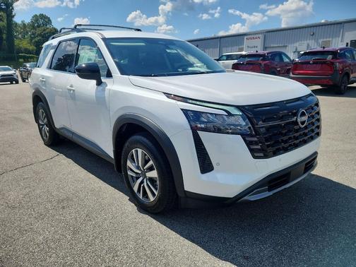 Everest Wht Prl 2026 Nissan Pathfinder SL
