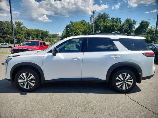 Everest Wht Prl 2026 Nissan Pathfinder SL