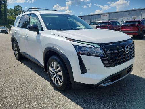 Everest Wht Prl 2026 Nissan Pathfinder SL