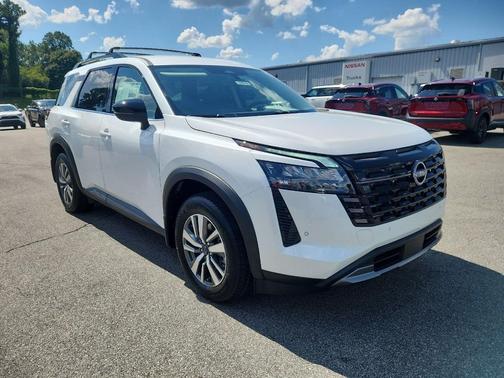 Everest Wht Prl 2026 Nissan Pathfinder SL