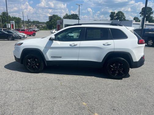 Bright White Clearcoat 2015 Jeep Cherokee Latitude