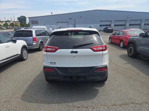 Bright White Clearcoat 2015 Jeep Cherokee Latitude