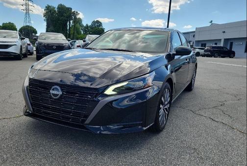 SUPER BLK 2026 Nissan Altima SV FWD