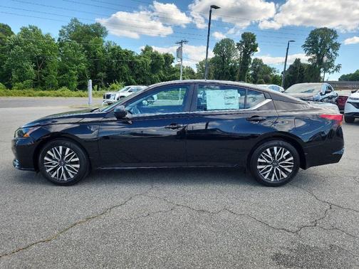 SUPER BLK 2026 Nissan Altima SV FWD