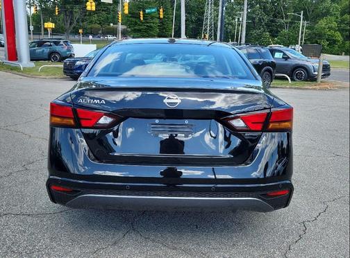 SUPER BLK 2026 Nissan Altima SV FWD