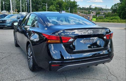 SUPER BLK 2026 Nissan Altima SV FWD