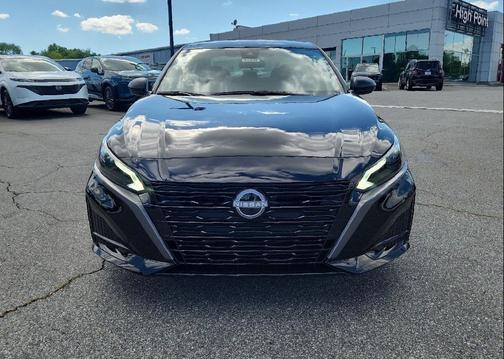 SUPER BLK 2026 Nissan Altima SV FWD