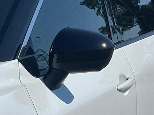 Everest Wht Prl 2026 Nissan Rogue Dark Armor