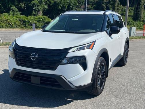 Everest Wht Prl 2026 Nissan Rogue Dark Armor