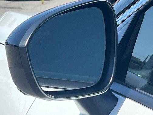 Everest Wht Prl 2026 Nissan Rogue Dark Armor