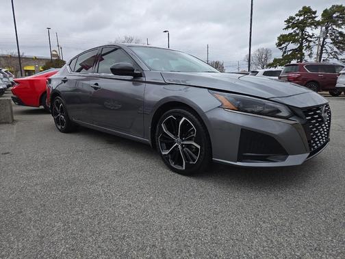 2023 Nissan Altima SR FWD