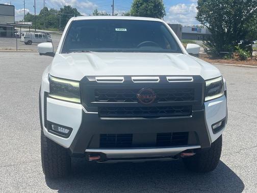 Glacier Wht 2026 Nissan Frontier PRO-4X
