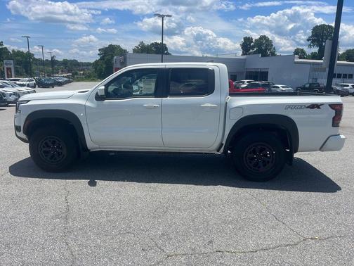 Glacier Wht 2026 Nissan Frontier PRO-4X